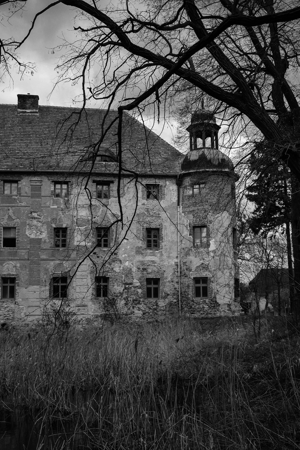 W 1839 roku posiadłość kupił baron August von Tschammer-Quaritz, który rozpoczął przebudowę pałacu w Broniszowie