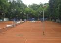 Niszczejące korty tenisowe w Parku Skaryszewskim nie będą już straszyć. Zakończono przetarg na 10-letnią dzierżawę terenu