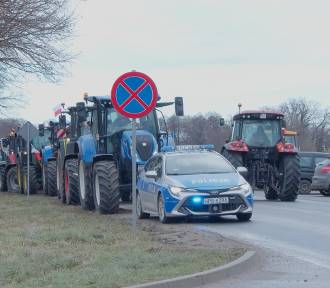 Protesty rolników na Dolnym Śląsku. Kilkaset traktorów i maszyn wyjechało na drogi  