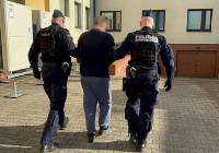 Potrącenie policjanta w Poddębicach. Zarzut usiłowania zabójstwa dla podejrzanego FOT
