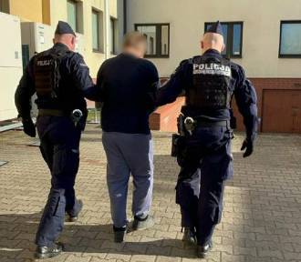 Potrącenie policjanta w Poddębicach. Zarzut usiłowania zabójstwa dla podejrzanego FOT