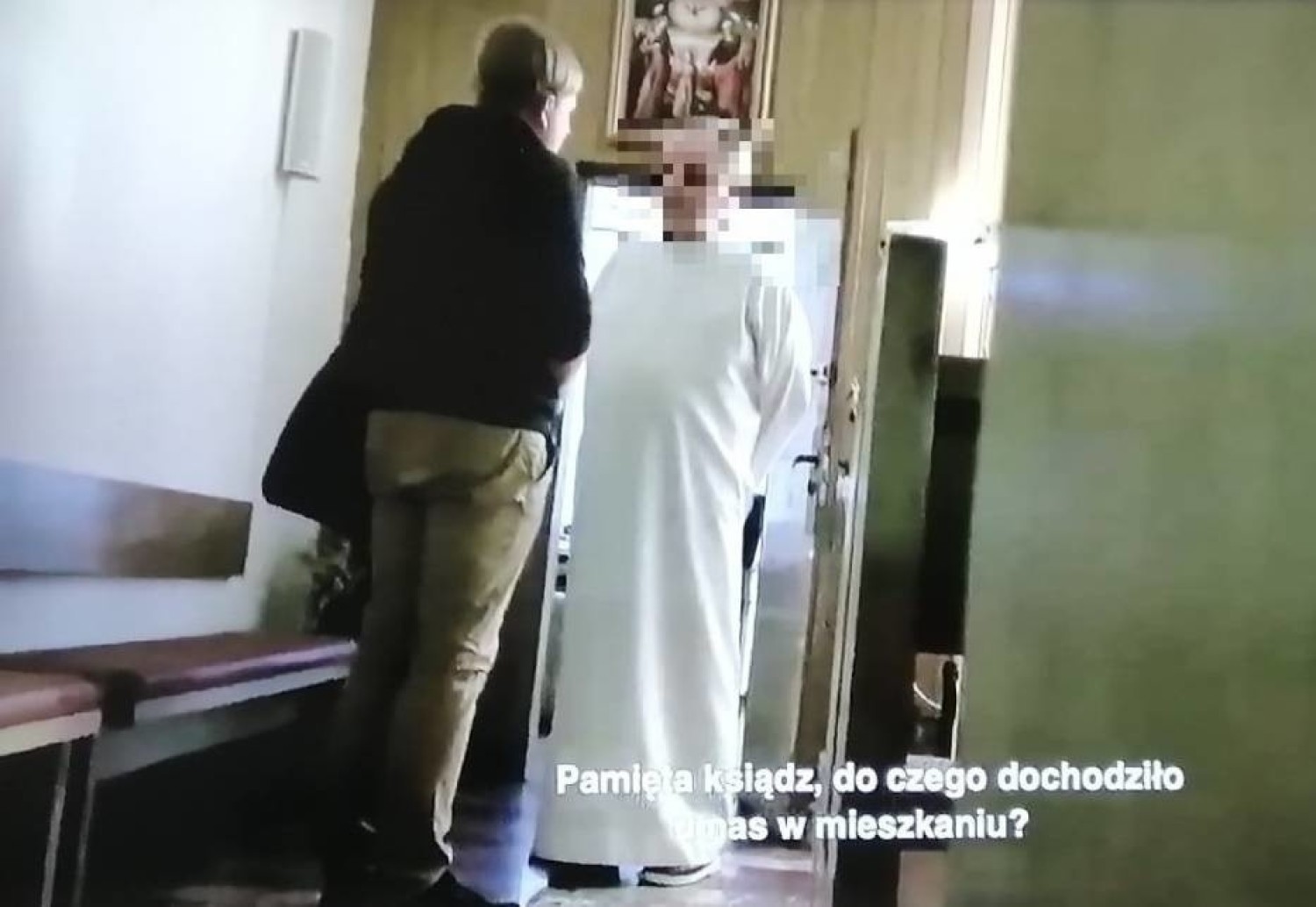 Bartłomiej, jedna z ofiar księdza Hajdasza, odwiedził go w kaplicy szpitala w Kaliszu, gdzie obwiniany ksiądz został przeniesiony