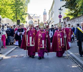 Tradycyjne uroczystości ku czci św. Stanisława: procesja z Wawelu na Skałkę