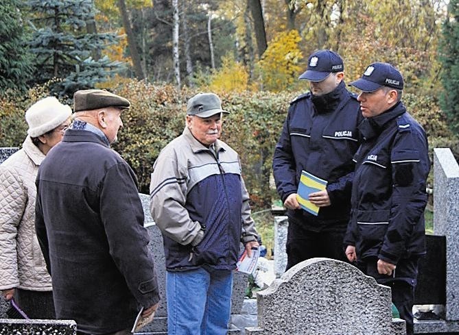 Policjanci przypominają o zasadach bezpieczeństwa