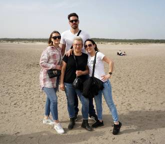 Wielka Sobota na Pustyni Błędowskiej. Mnóstwo turystów odwiedziło Różę Wiatrów
