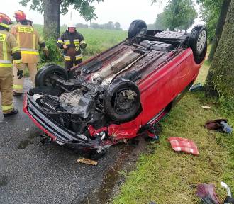 Wypadek w Działowie w gminie Płużnica. 71-letni kierowca był pijany