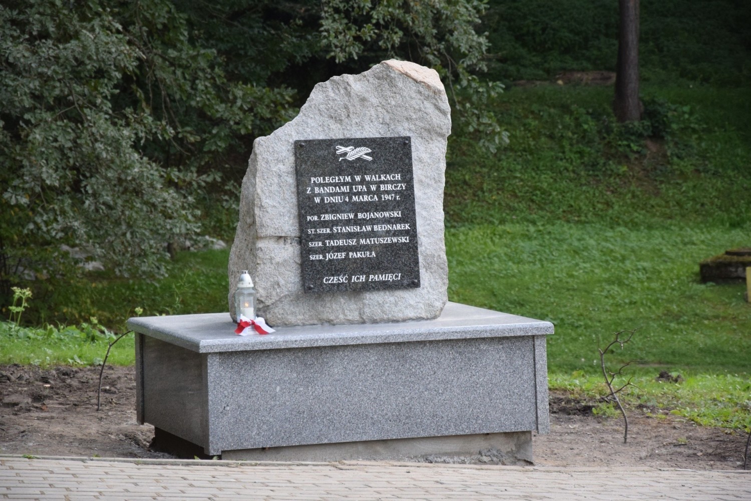 Rozpoczęły się prace budowlane przy nowym pomniku w Birczy, ku pamięci żołnierzy Wojska Polskiego poległych w 1947 r