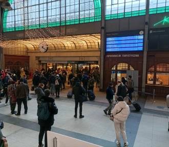Awaria trakcji na dworcu głównym we Wrocławiu! Tworzą się opóźnienia pociągów