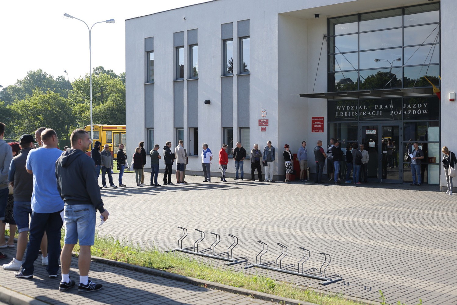 1932 złotych brutto - pracownik wydziału komunikacji na Pomorzu