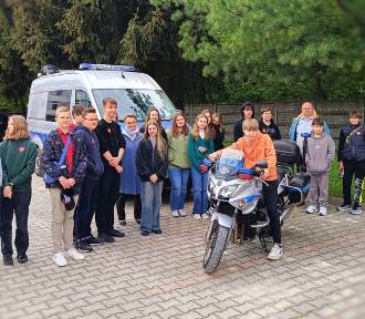 Zwiedzanie Komendy Powiatowej Policji w Radomsku za voucher wylicytowany podczas WOŚP