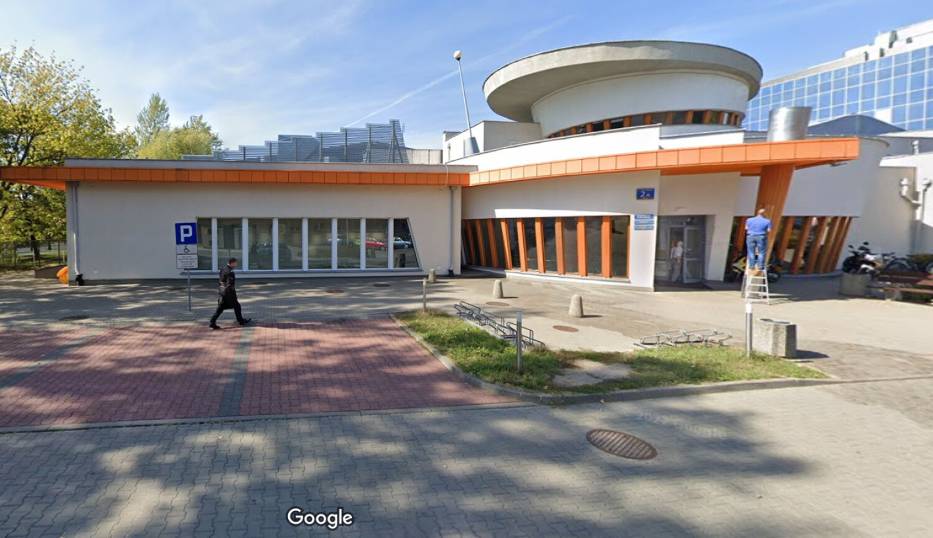 Tak wygląda obecne Centrum Sportu i Rekreacji Uniwersytetu Warszawskiego przy ul. Banacha 2a