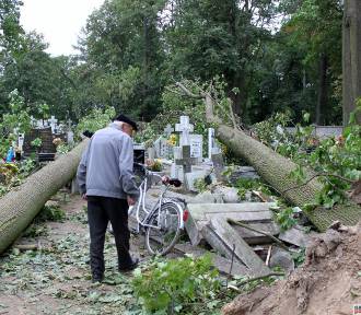 Tak wyglądał cmentarz parafialny w Aleksandrowie Kujawskim po nawałnicy