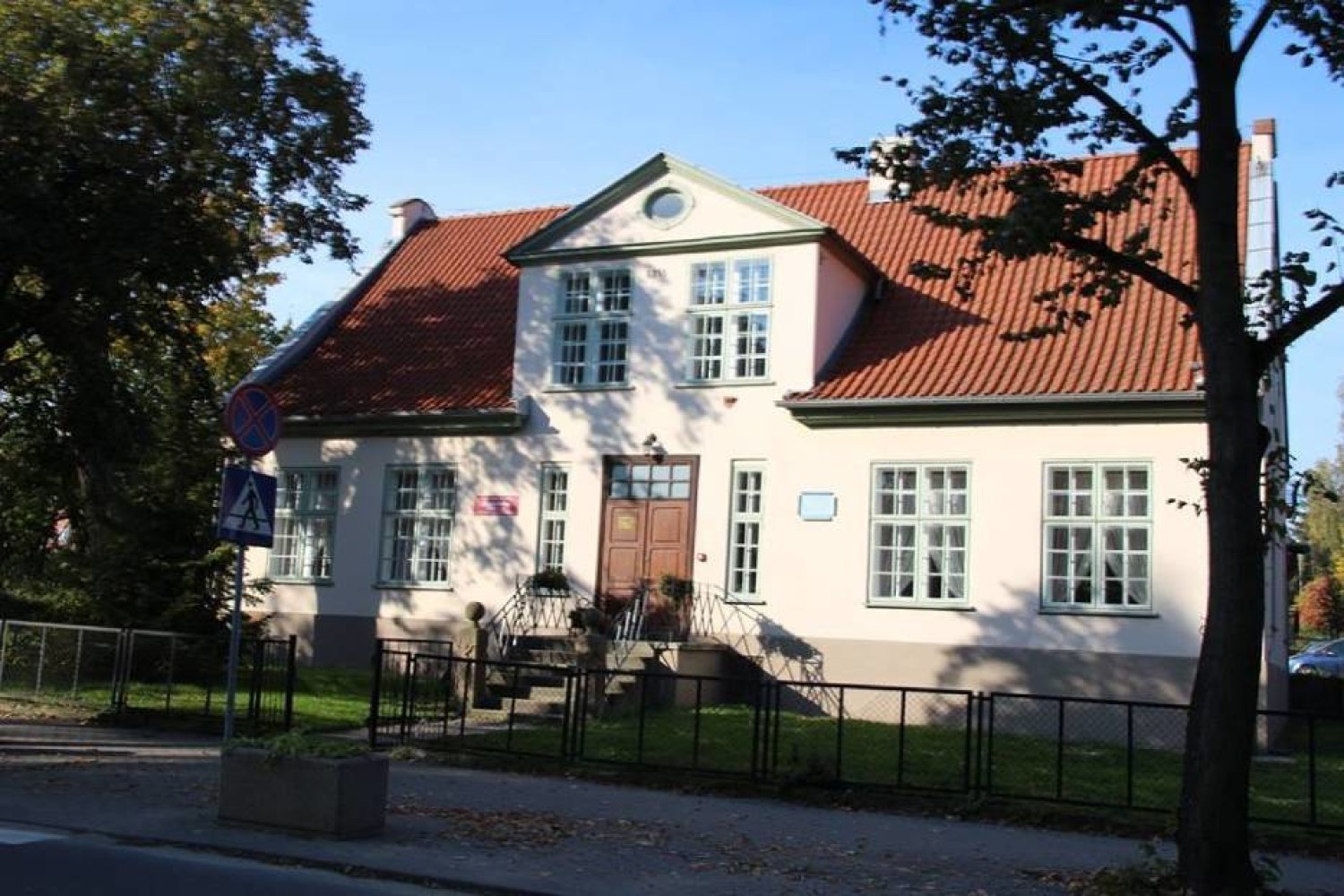 Zabytkowy budynek biblioteki w Pruszczu Gdańskim przejdzie rozbudowę i remont
