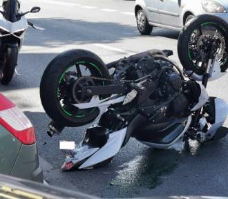 Zderzenie samochodu osobowe z motocyklistą na ul. Górnośląskiej w Kaliszu. ZDJĘCIA