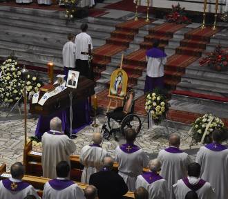 Pogrzeb ks. Macieja Węglarza. Kapłana żegnała rodzina, biskup i kilkadziesiąt księży