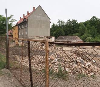 Trwa wielkie wyburzanie w dzielnicy Podgórze. 5 kamienic wyburzono, 4 czekają - foto