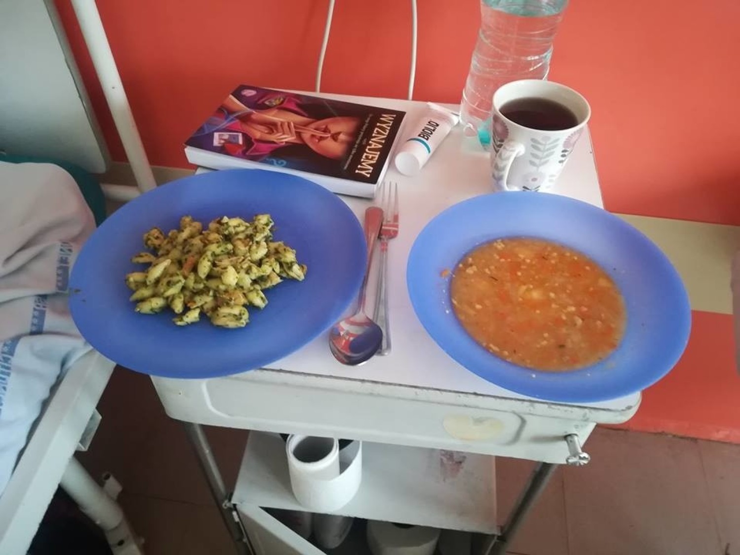 Jedzenie w szpitalach to temat rzeka i napisano o nim już wiele