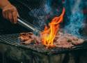 Najsmaczniejsze jest jedzenie na żywym ogniu. Potwierdza to dziki kucharz ze Szwecji