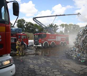 Pożar składowiska śmieci na Mazowszu. Płoną materiały niebezpieczne 