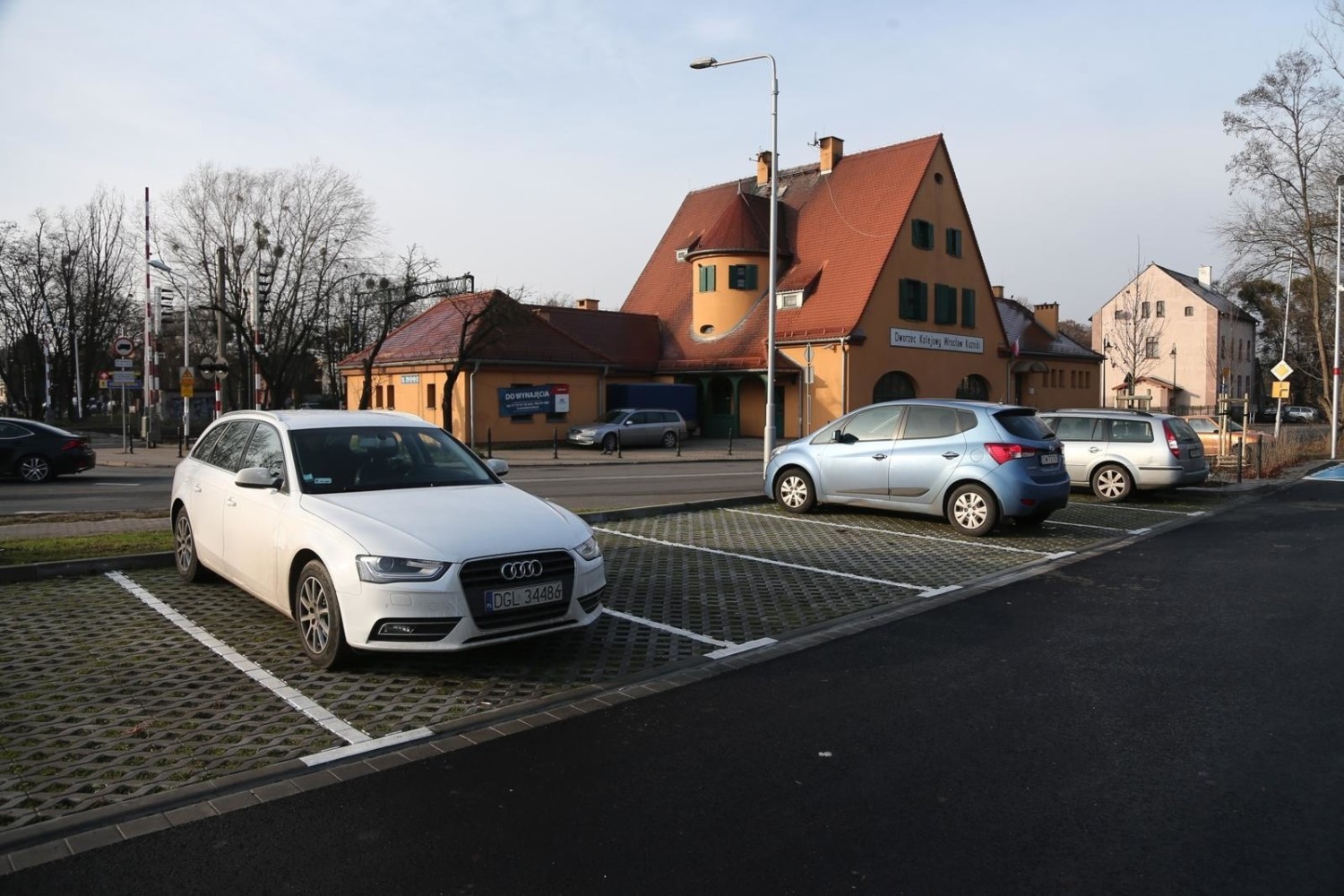 1. Parkuj w wyznaczonych miejscach