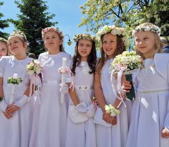Komunia święta w parafii Najświętszej Maryi Panny Królowej Pokoju w Piotrkowie FOTO