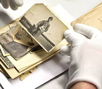 Arolsen Archives odnajduje rodziny ofiar. Zwraca rzeczy skonfiskowanymi przez Niemców