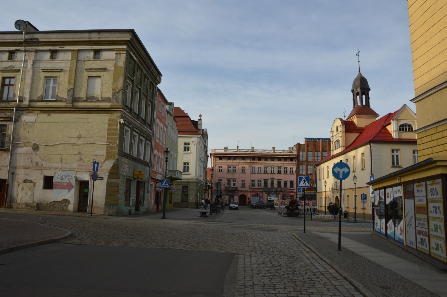 Zabytkowe kamienice, ławeczka Georga Philippa Telemanna, przystanek Poczty Saksońskie, czy zabytkowy pochodzący z przełomu XIV i XV wieku ratusz