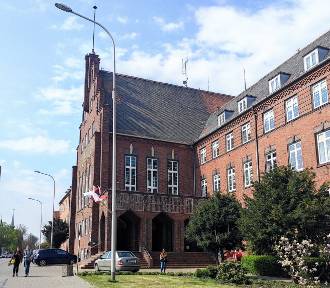 Jakie miejskie nieruchomości można kupić w Malborku? Od domku po działkę koło portu