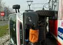 Wywrotka po zderzeniu z tramwajem w Dąbrowie Górniczej