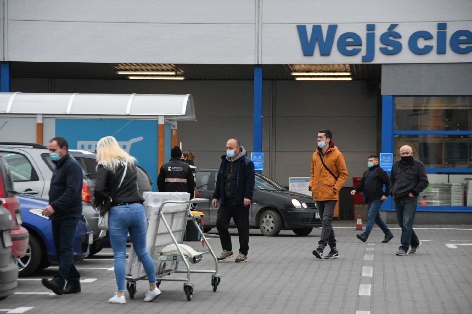 Markety budowlane zamknięte, ale wciąż można w nich zrobić zakupy