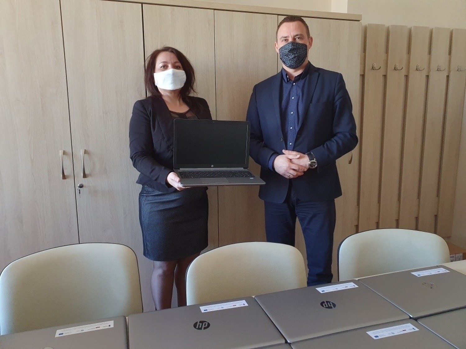 Laptopy z programu "Zdalna szkoła" trafiły do 14 szkół w Tarnobrzegu