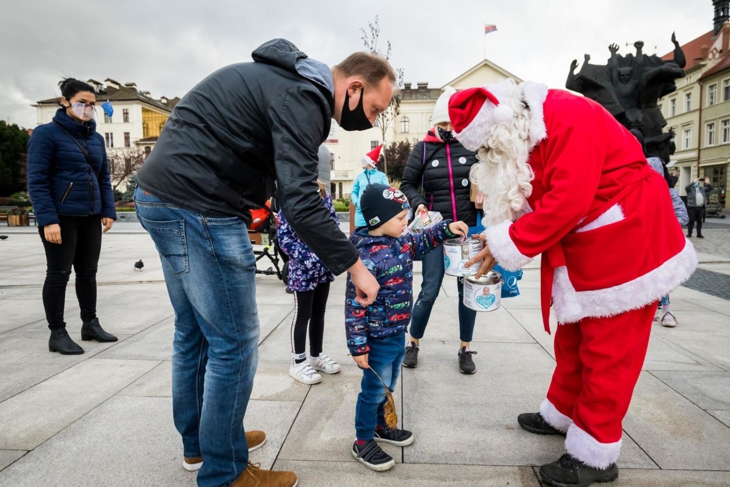 Gwiazdor już dojechał do Bydgoszczy. Na Starym Rynku była też Celinka z rodzicami