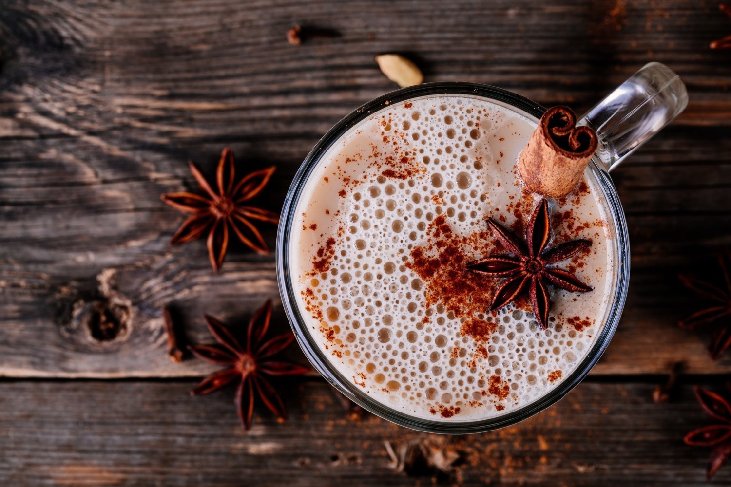 CHAI LATTEChai Latte to wywodzący się z północnych Indii napar o właściwościach leczniczych