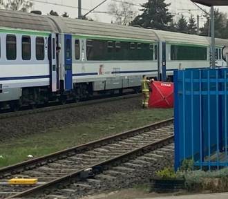 Rowerzysta zginął pod Poznaniem potrącony przez pociąg. Są utrudnienia dla pasażerów