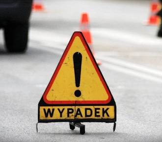 Groźny wypadek na krajowej 10 na odcinku Bydgoszcz-Nakło. Trzy osoby poszkodowane