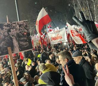 "Konstytucja, to coś więcej niż tylko nadruk". Protest Wolnych Polaków pod Sejmem!
