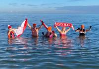 Święto Niepodległości w wodzie. Morsy Puck zaprosiły na kąpiel