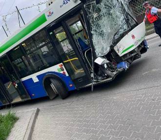 Wypadek w Krakowie. Zderzenie autobusu MPK z autem dostawczym