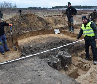 Sensacyjne wykopaliska w Żaganiu! Przy Chrobrego odkryli osadę sprzed 1,5 tys. lat!