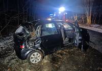 Wypadek w Grabach. Samochód uderzył w drzewo na drodze Czerniejewo - Nekla