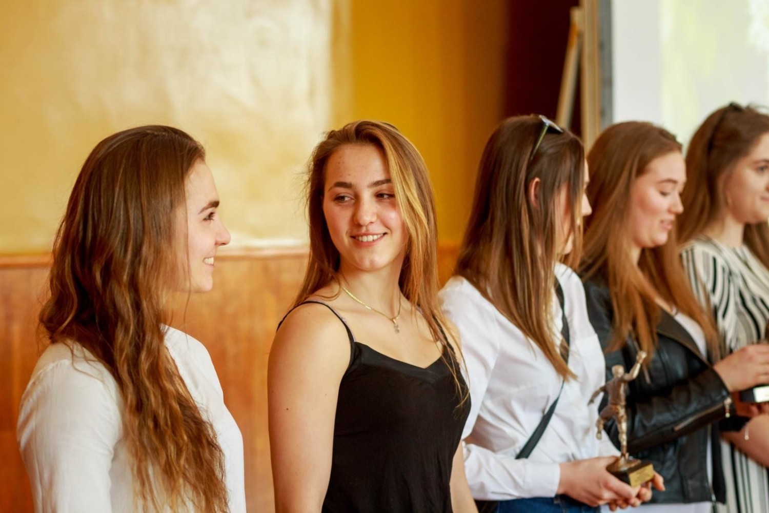 2019-04-26 bialystok maturzysci koniec roku szkolnego viii lo fot wojciech wojtkielewicz kurier poranny / gazeta wspolczesna