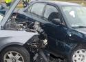 Zderzenie samochodów drodze krajowej nr 42 w Skarżysku-Kamiennej. Jedna osoba trafiła do szpitala. Zobacz zdjęcia