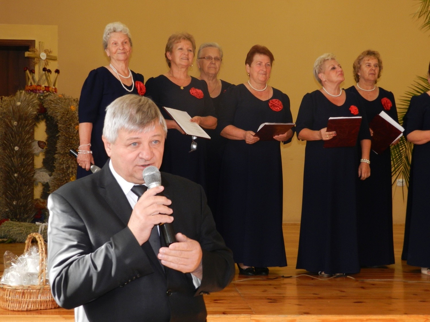 Uroczystość, organizowana przez wójta, rozpoczęła się od mszy św