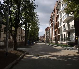 Legnica: Powstaje nowy dom wielorodzinny przy ul. Książęcej, aktualne zdjęcia
