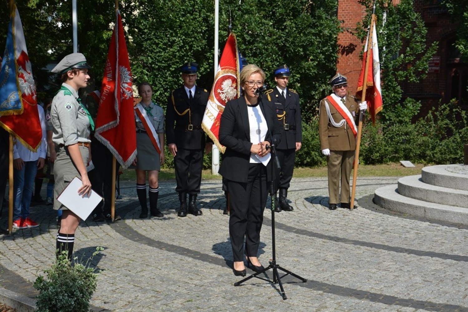 Posłanka Maria Janyska podczas chodzieskich obchodów 80