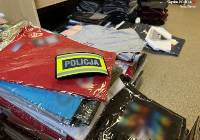 Podrabiana odzież przechwycona przez policję na targu w Rudzie Śląskiej