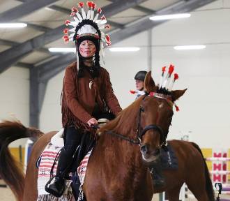 Halowe Zawody Jeździeckie w Skokach przez Przeszkody odbyły się w Żarnowie Drugim