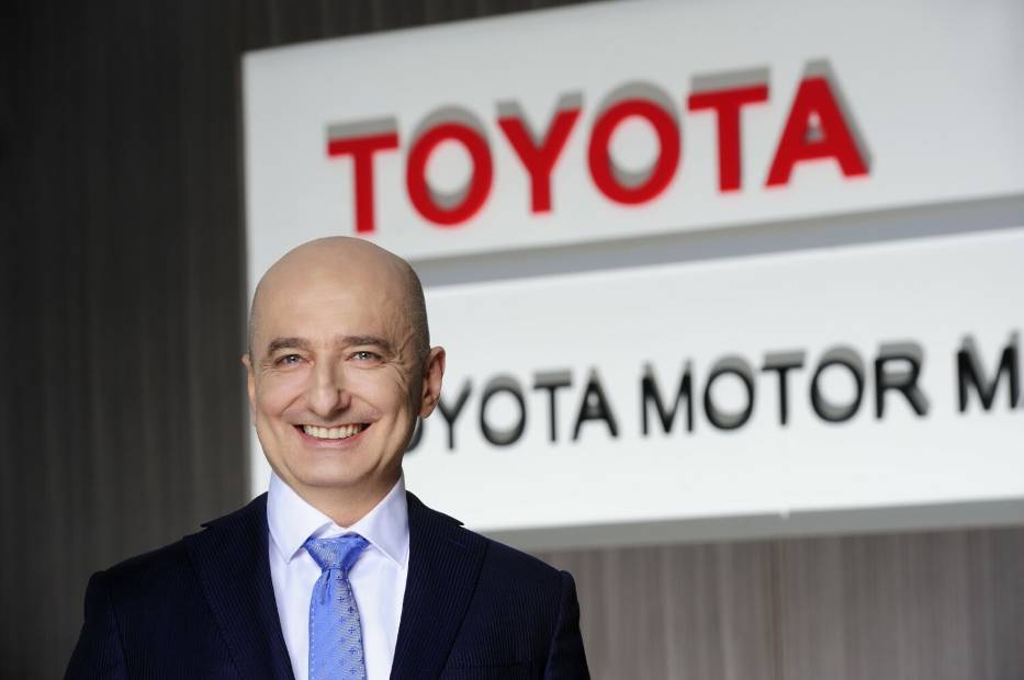 Zgodnie z ogłoszeniem TME Dariusz Mikołajczak, po 4,5 roku pełnienia funkcji prezesa TMMP obejmie stanowisko dyrektora zarządzającego Toyota Motor Manufacturing UK [TMUK].