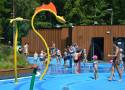 Stalowa Wola. Wodny park zabaw w parku miejskim pełen dzieci w upalne dni [FOTO]