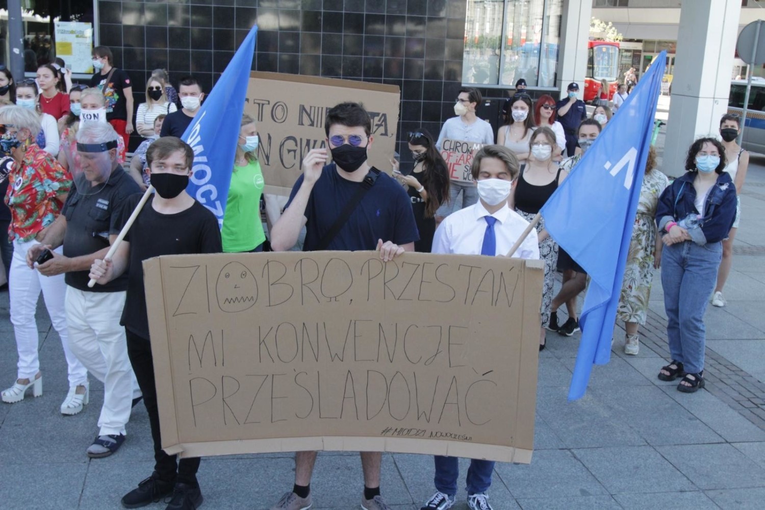 Młodzież protestowała w Katowicach przeciwko wypowiedzeniu Konwencji Stambulskiej